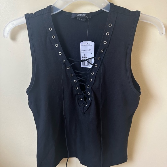 Black top - Picture 1 of 3